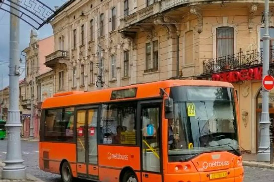 Маршрутки у Чернівцях тепер приймають оплату карткою
