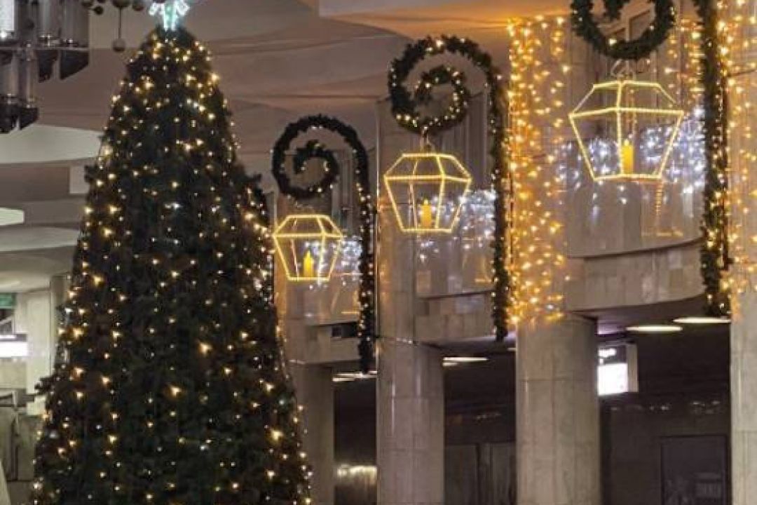 У харківському метро встановили новорічну ялинку: фото