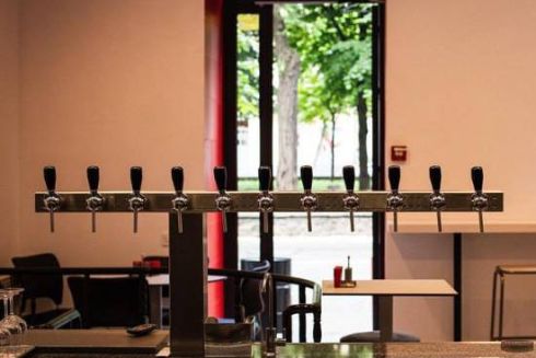 На Подолі відкрили заклад The Drinkers із крафтовим пивом