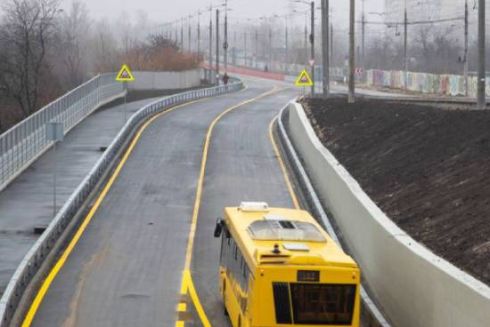 Подільський міст відкрили для проїзду автівок і громадського транспорту