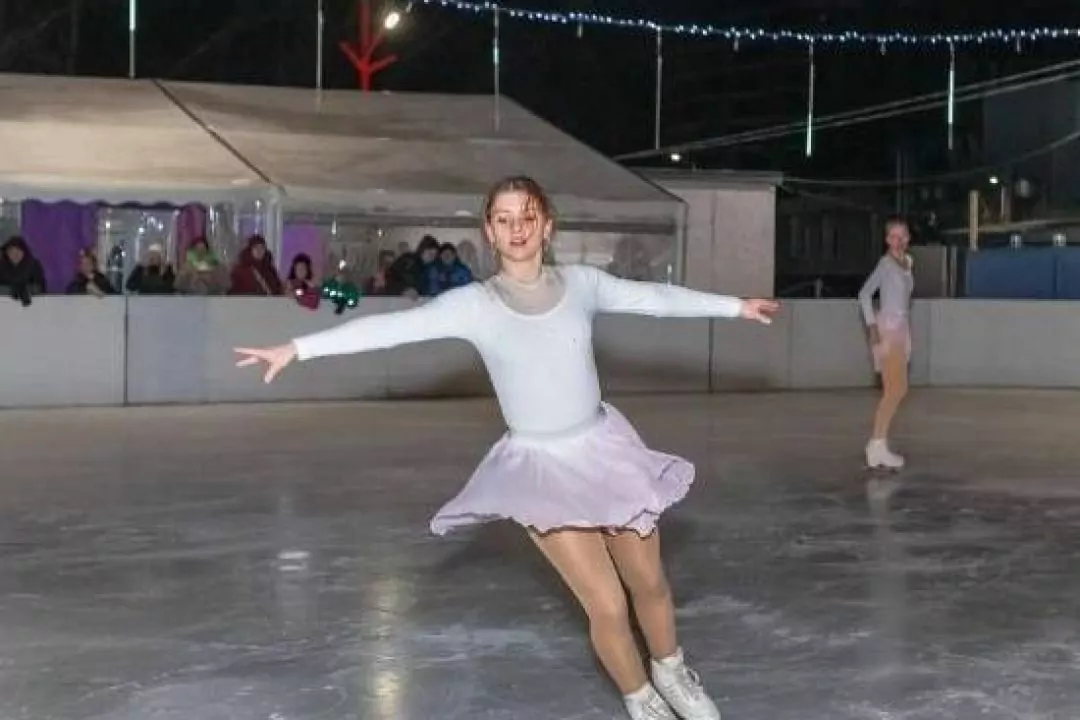 Нова ковзанка запрацювала у Києві: адреса, ціни