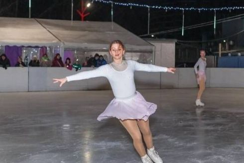 Нова ковзанка запрацювала у Києві: адреса, ціни