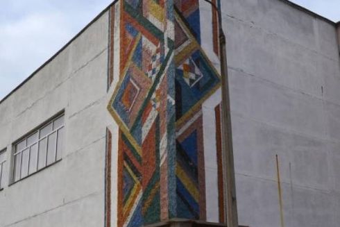 На фасаді ліцею на Позняках збережуть мозаїку