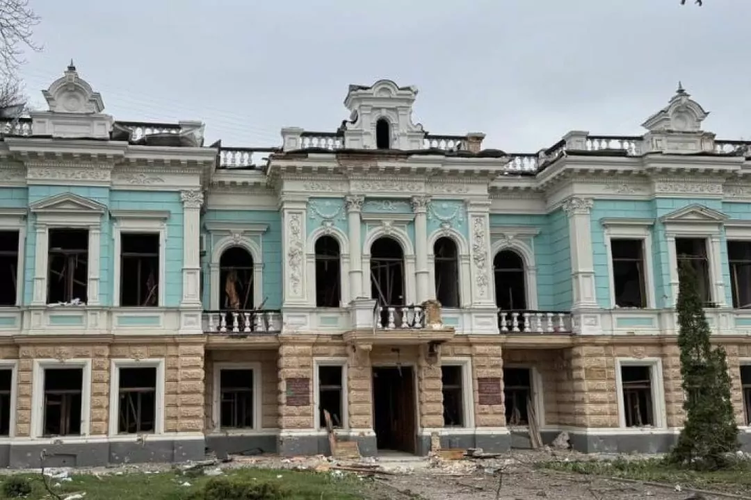 Внаслідок удару по Сумах постраждала архітектурна пам'ятка та конгрес-центр: подробиці