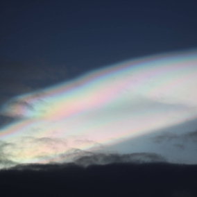 Фото. Над станцией «Академик Вернадский» заметили перламутровые облака: что это
