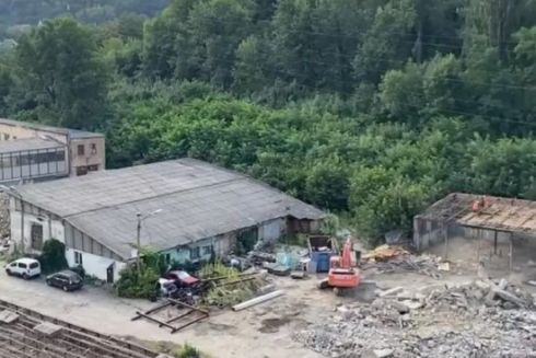 Застройщик возобновил строительство ЖК вплотную к Соломенскому парку