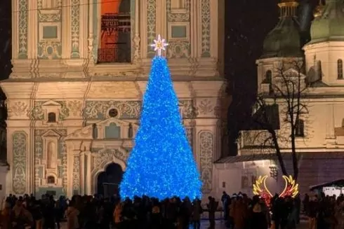 У Києві запалили вогні на головній ялинці країни: фото