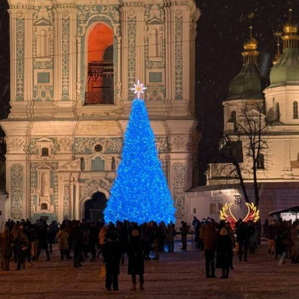 У Києві запалили вогні на головній ялинці країни: фото