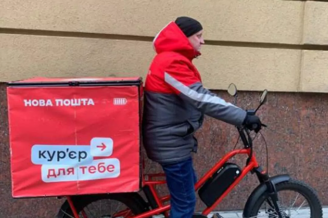 &ldquo;Нова пошта&rdquo; запускає доставку на електробайках в Україні