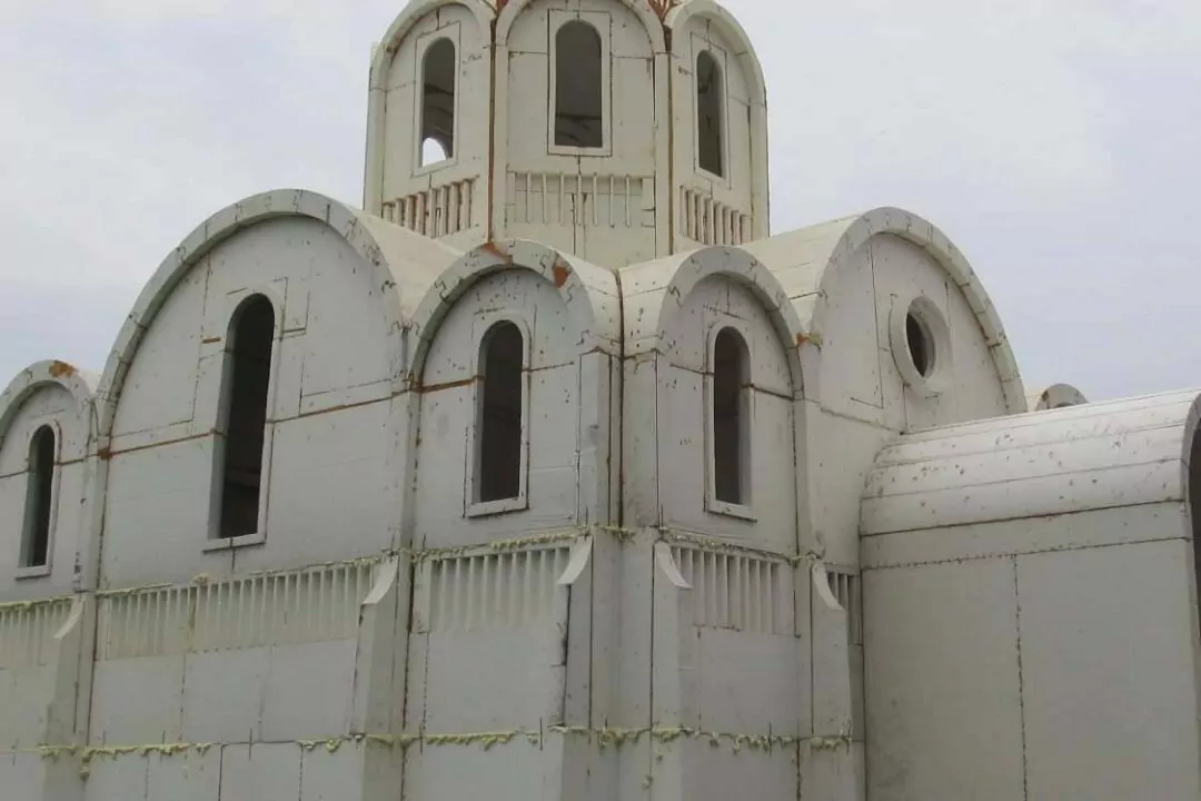 Фото дня. У Херсоні звели храм з пінопласту