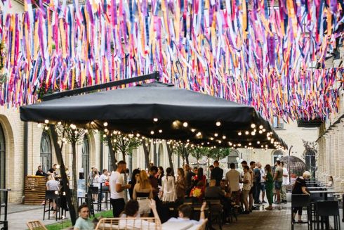 На «Арсенальной» открыли летнюю площадку от коворкинга Creative States. Смотрите, что там