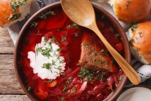 В Киеве хотят установить скульптуру борща. Киевлянам предлагают выбрать для нее место