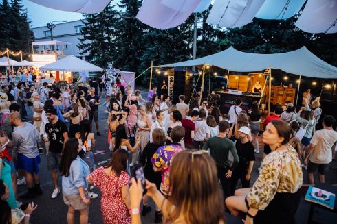 Vivienne Mort на ЮБК и Кураж August: Афиша событий 13-15 августа