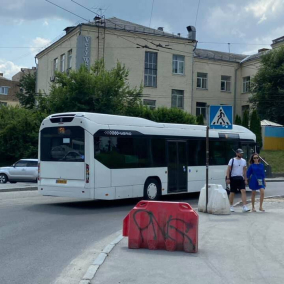 Фото. На одному з київських маршрутів почали курсувати гібридні автобуси Volvo з Люксембургу