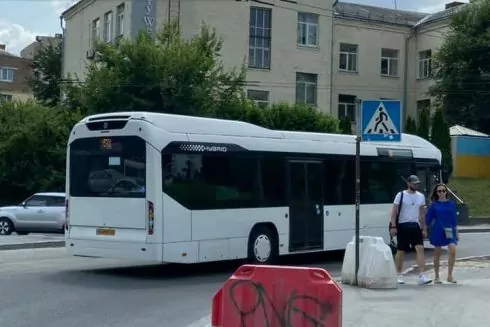 Фото. На одном из киевских маршрутов начали курсировать гибридные автобусы Volvo из Люксембурга
