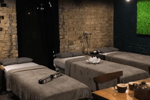 Гастробар на Подолі на одну ніч стане безкоштовним хостелом для футбольних фанатів