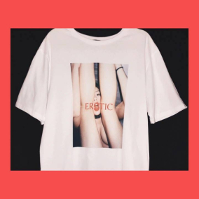Видавництво “Основи” випустило футболки з еротичним фото