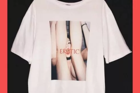 Издательство &ldquo;Основы&rdquo; выпустило футболки с эротическим фото