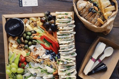 У Києві запустили сервіс доставки коробок із закусками