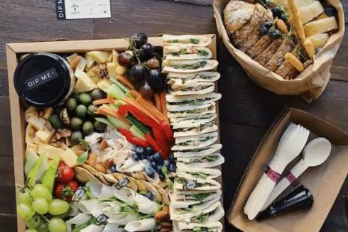 У Києві запустили сервіс доставки коробок із закусками