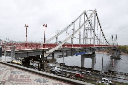 Как выглядит пешеходный мост после ремонта