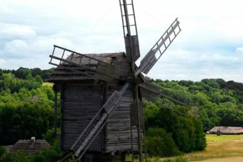 Землі навколо музею в Пирогові хотіли віддати під забудову