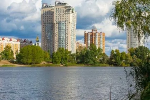 В парку біля озера Вербне відремонтують прогулянкові зони