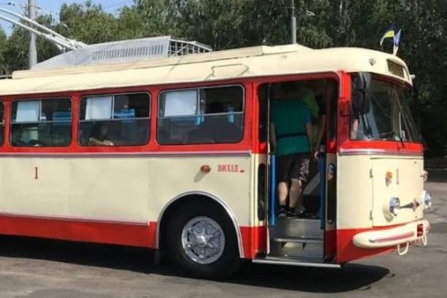 В Ровно отреставрировали самый старый троллейбус в Украине