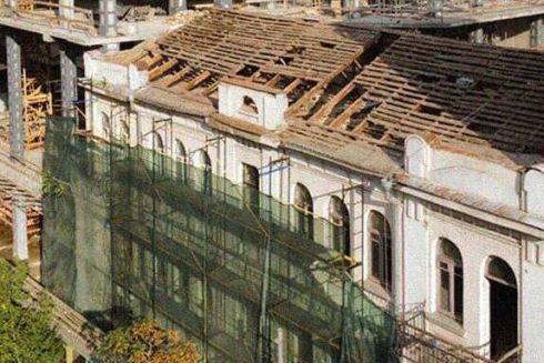 На Гончара разбирают крышу дома Осипа Родина