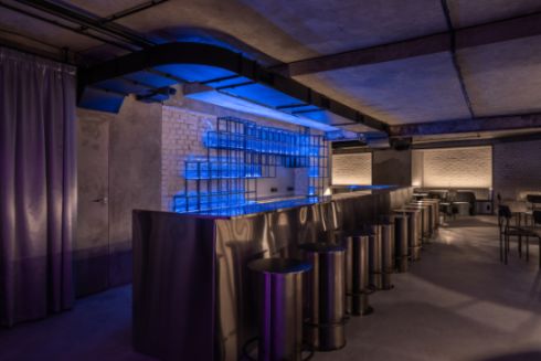 Интерьер в стиле киберпанк и секретный вход: во Львове открыли азиатский лаунж-бар Katana