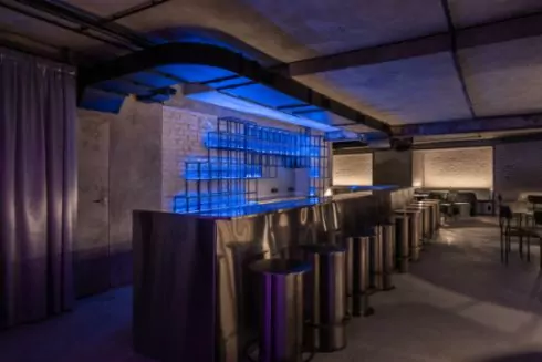 Интерьер в стиле киберпанк и секретный вход: во Львове открыли азиатский лаунж-бар Katana