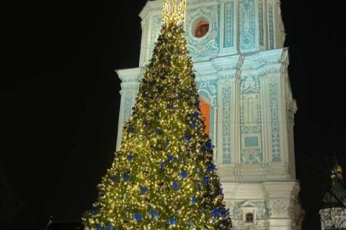 В Киеве зажгли главную елку страны на Софийской площади