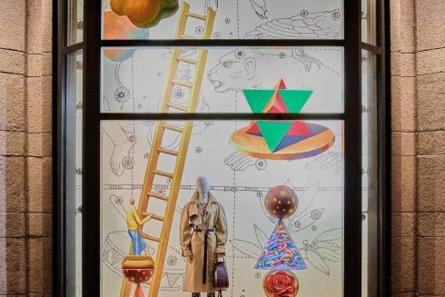 Фото. В ЦУМе открыли арт-витрины с работами украинского художника-муралиста