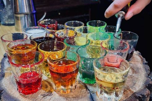 На «Олімпійській» відкрився бар The Drinkery з авторськими шотами