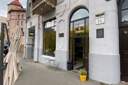 Владельцы кофейни в центре Киева самостоятельно восстановили фасад исторического здания