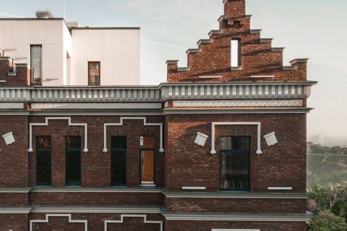 Фото. Возле Пейзажки завершают реконструкцию заброшенного дореволюционного поместья