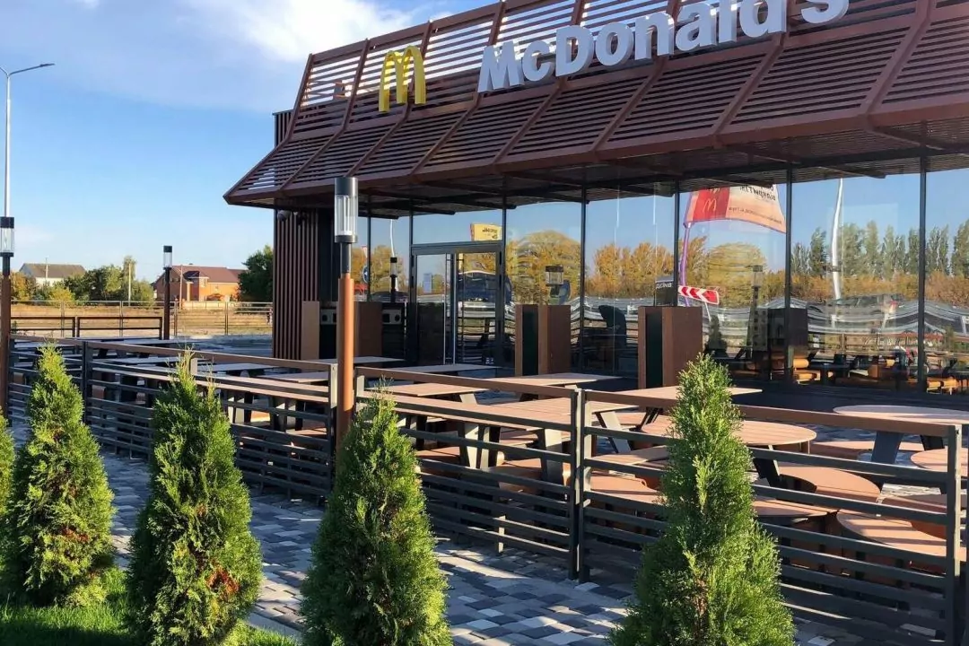 Фото. McDonald's відкрив перший в Україні заклад вздовж автотраси