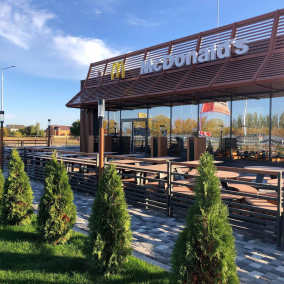 Фото. McDonald's відкрив перший в Україні заклад вздовж автотраси