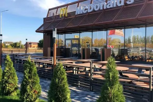 Фото. McDonald's открыл первое в Украине заведение вдоль автотрассы