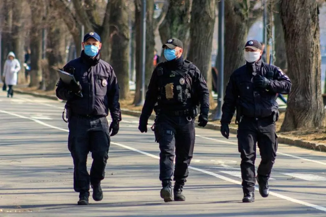 Полиция пока не будет штрафовать за пикники в парках