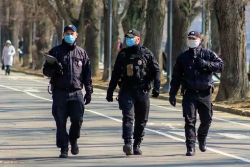 Полиция пока не будет штрафовать за пикники в парках