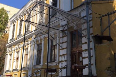 Біля садиби Маліна на Тургенєвській знесли паркан, встановлений забудовником