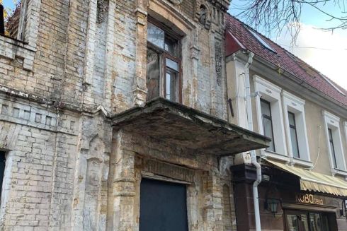 Кияни самостійно привели до ладу фасад закинутого дореволюційного будинку на Подолі