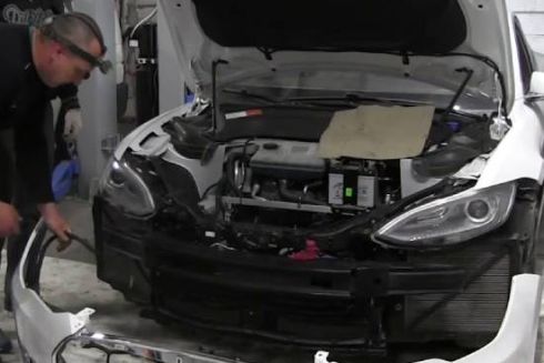 Українці знімають батареї з Tesla, щоб заживити свої будинки світлом