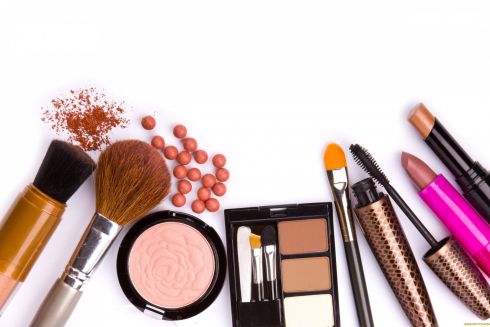 10 процентов украинок не красятся, мужчины тратят на косметику почти 4 тысячи в год — результат опроса