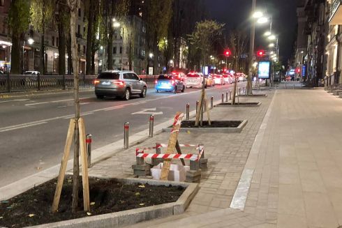 Фото. На бульварі Шевченка остаточно прибрали незаконну парковку та відновили благоустрій