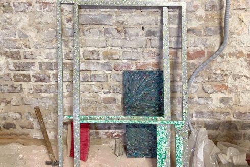 Balbek Bureau створило меблі з пластикових кришечок для харківського закладу