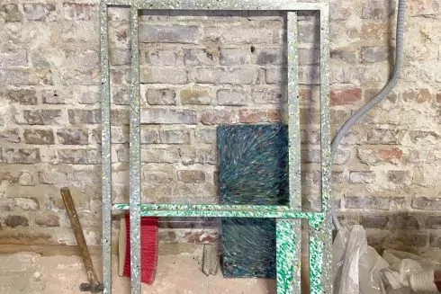 Balbek Bureau створило меблі з пластикових кришечок для харківського закладу