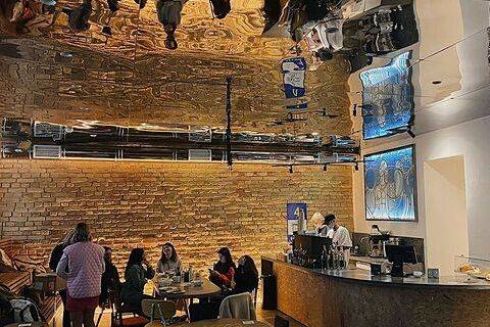 Біля «Золотих воріт» відкрилася кав'ярня «Липа». Це проєкт від засновників «Каштану»