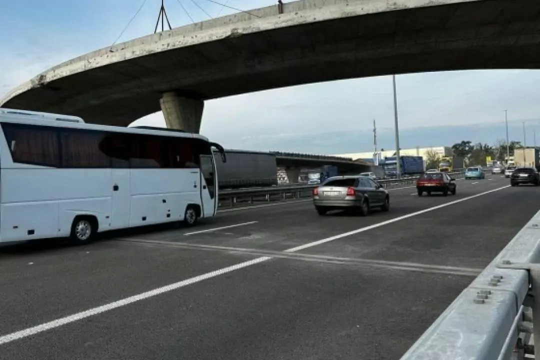 Міст через річку Ірпінь, який підірвали на початку війни, відбудували: фото